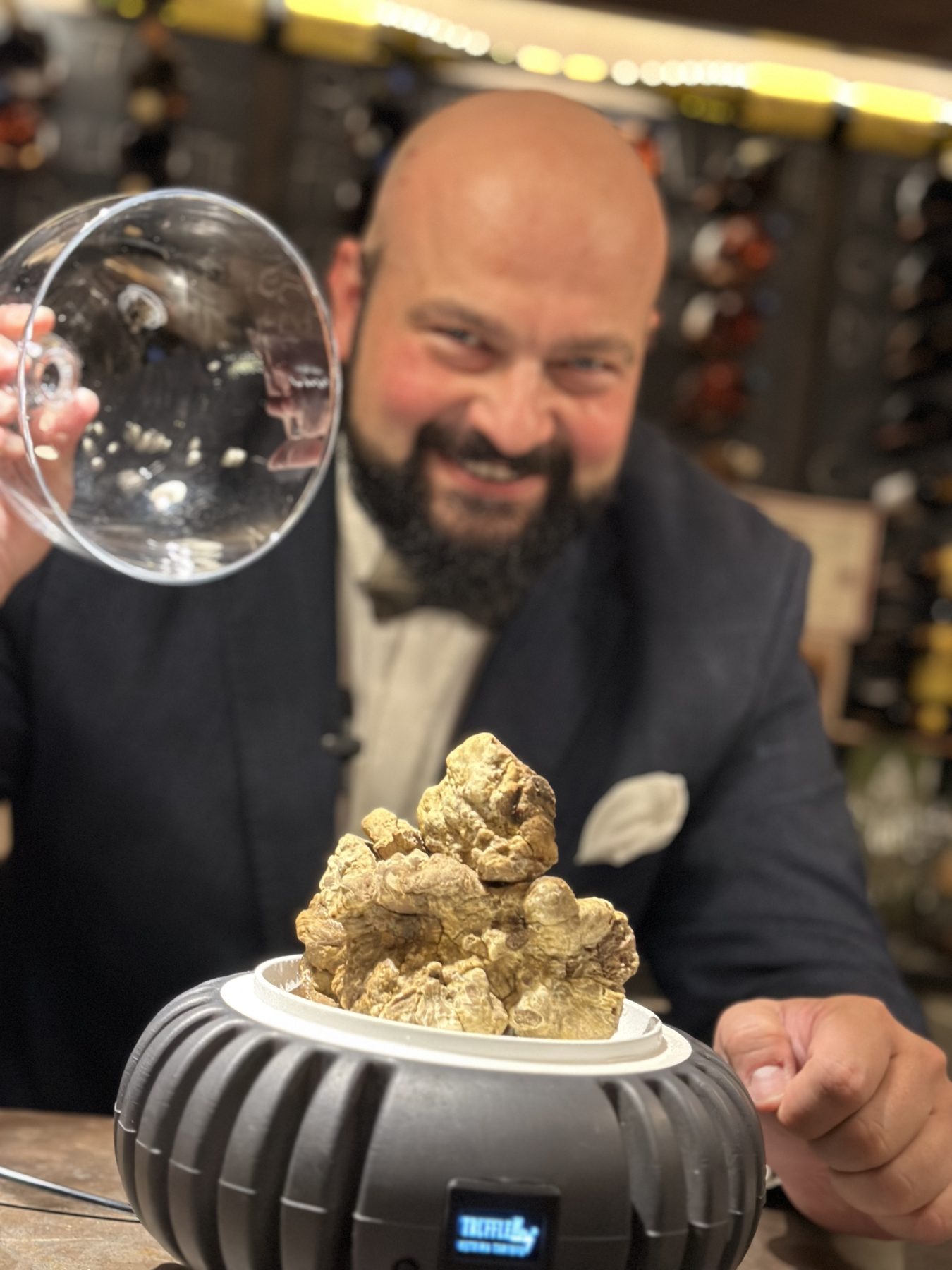 Tartufo bianco sul piatto della TRUFFLEllery